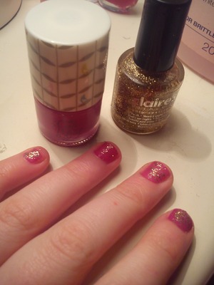 pink background with gold glitter x

used-claires gold glitter polish
cute or what? pink polish 