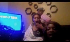 2 girls and a Finger Reaction