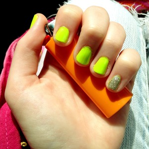 Basically, glitter and neon! Con Limon is the green shade, but it's not showing up in the drop down. 
