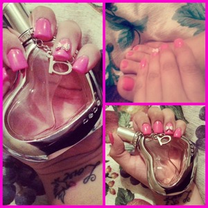 pink nails with bow