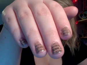 I really love these newspaper print nails!