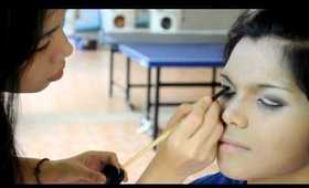 Lemon Gal Make-Up Artist - Applying black eyeshadow / N'Opal