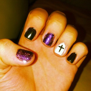Gel manicure with a cross on the ring finger! Trendy!