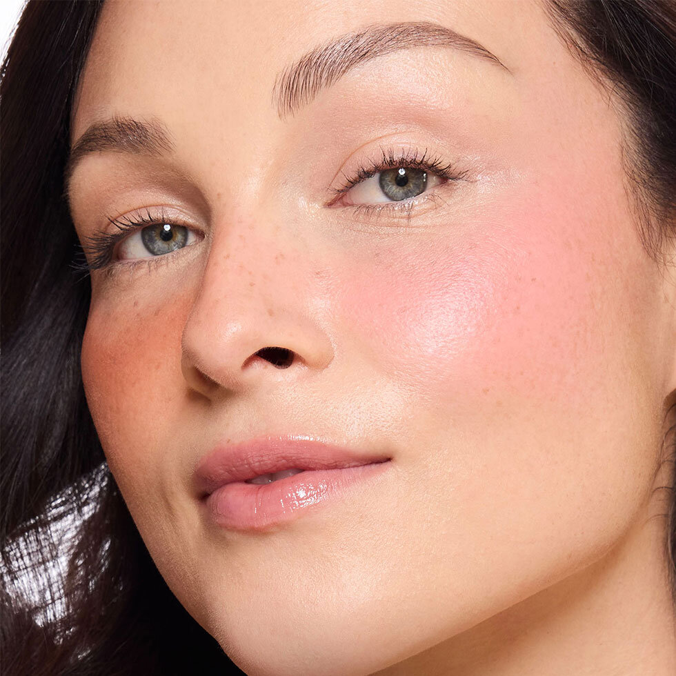 Jouer Cosmetics model wearing the Blush Bouquet Mini Sunburnt shade in Bisous