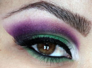 She-Hulk Inspirational Look!

More pics and products used:
http://makeupbysiryn.wordpress.com/2011/09/19/she-hulk-inspirational-look/