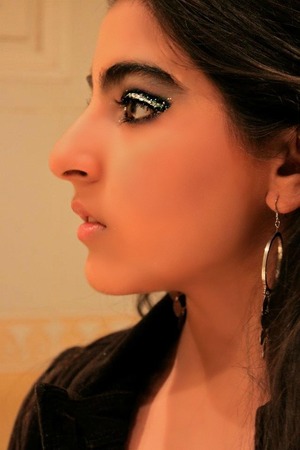 Model: Eman M.
Makeup done by: Mahnoor M.
