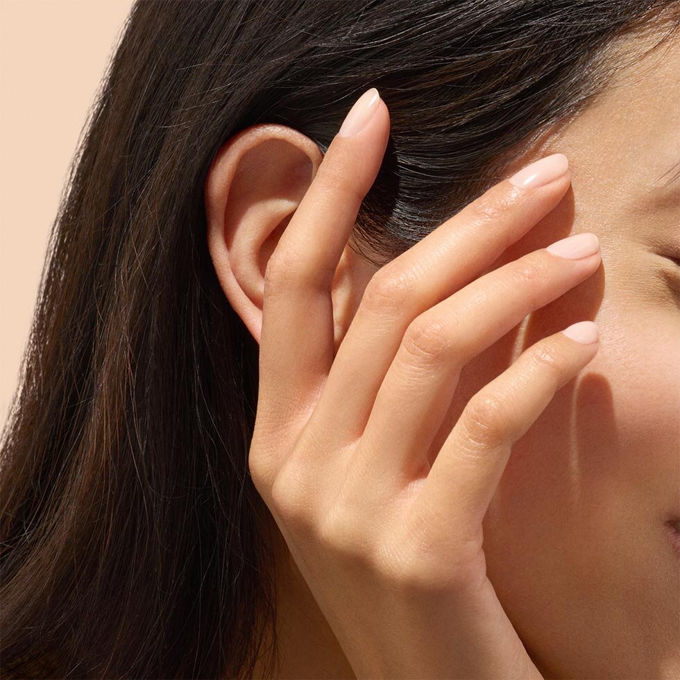 Model wearing the Manucurist Active Smooth shade in 01