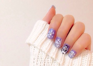 Oh look Olafs on my nails! Olafs so adorable!