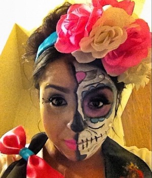 My first time ever at this sugar skull. With DIY flowers headband. 