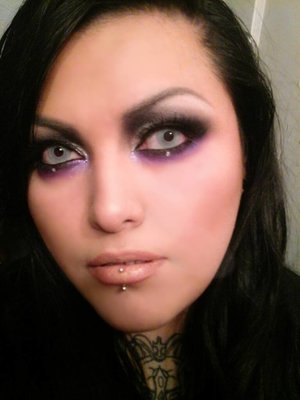 SUPER contrasting dramatic eyes (w/ a pop of under color) and neutral lips.
