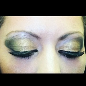 Gold and dark brown smokey eye makeup