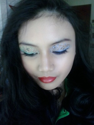 A two color look, simple but eye-catching look for costume parties.