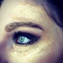 Golden/ bronze makeup
