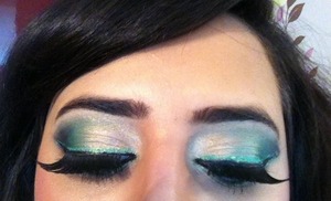 Gold and green speical occassion party makeup. With lashes.