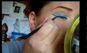 Colorful Winged Liner with pale lip