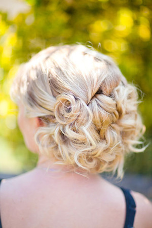 This was a beachy soft bridal updo for my model Amber. Shes got Fine medium length hair, so i curled it to get a beachy wave, then pinned it up to create the look of thicker hair. I used a large wand to Curl, some sea salt spray to rouch her hair up, then