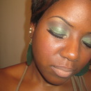 Green smokey eyeshadow