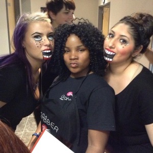 Doll makeup grabber school of hair design.!! 