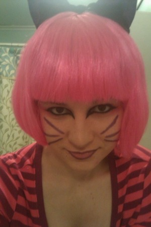 Based on the colors of the original Cheshire Cat. Simple look. 
