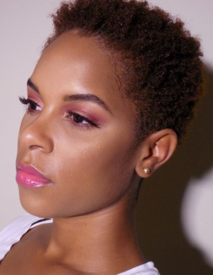 I watched Beyoncé's Check Up On It video and got inspired to try out this rosy eyeshadow look using Makeup Geek Eyeshadows. I hope you enjoy! Get more details on my blog www.lipsticklashes.com