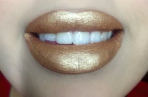 I was curious as to what gold lips would look like so I decide to try it once!