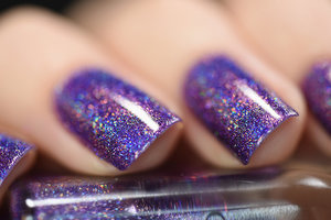 Walking Home is a deliciously juicy grape holographic nail polish that is sure to drop jaws! Step outside with this beautiful Ultra Holo on your fingertips and you'll gush at the blindingly incredible sparkle radiating from your nails. 

ILNP.com