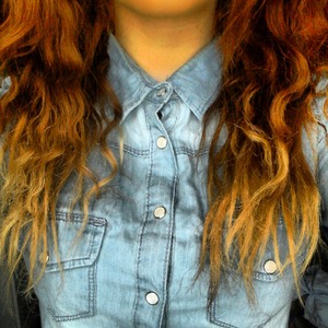 curly hair with dipdye