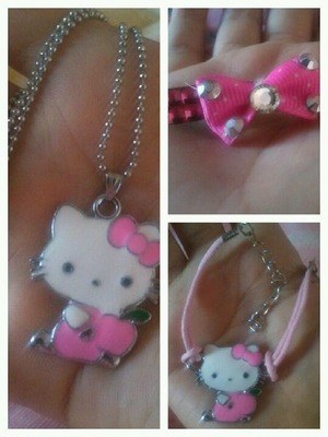 My hello kitty necklace with a matching bracelette and a pink bobby pin xD ...enjoooy lol 