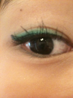 A clean look with a pop of green to bring out brown eyes.