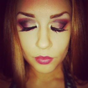 Played with a few vibrant colours for new years as I'm always using dark colours on my eyes :)