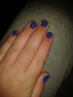 Cavear, purple nails.