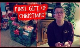 OPENING CHRISTMAS PRESENTS EARLY! | {vlogmas day 23}