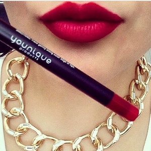 THIS IS PRIMAL!!  Moodstuck precision pencil lip liners are amazing ! Get perfectly pouty,primal,perky pompous and posh lips!! Get yours today?? See Link in Bio
www.Youniqueproducts.com/kourtnaejoneshall