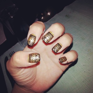my trivial gold nails