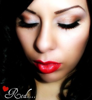 For tutorial http://chelliglamvixen.blogspot.com/2011/03/wear-your-red-pucker-right-tutorial.html

Rimmel lipstick in Jet set red