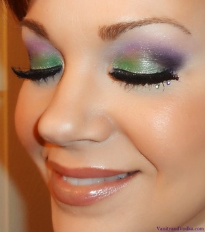 For more information on products used, please visit:
http://www.vanityandvodka.com/2013/04/spring-colors.html
:-)