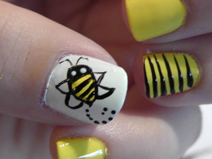 Bumble bee nails