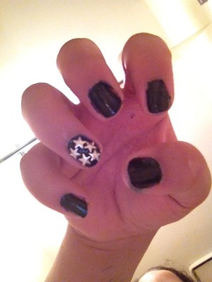 This desing was a little tricky but with my studded stars made it so helpfull for my nails to look amazing