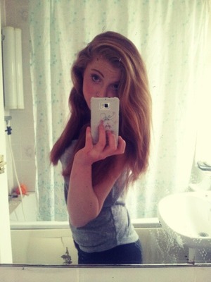big hair! cosy outfit! mmmm