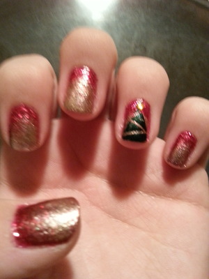 Red nails with gold gradient and christmas tree