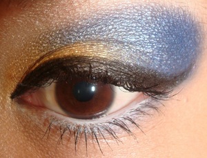 used MAC's goldmine and MAC's blue storm on the lid 
used MAC's Nylon as a highlighter
 