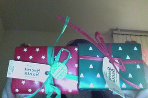 yayyy more lush!<3
secret santa gifts $9.95 buy 1 get 1 free!
includes:
snowcake soap
lil lush pud bath bomb