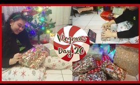 Wrapping Presents & Watching Christmas Movies // Vlogmas Day 20 | fashionxfairytale