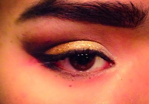 A fun cut crease look with my favorite color combo black and gold. No falsies, just my holy grail Covergirl Lash Blast Length