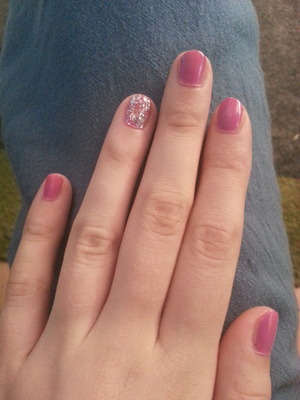 Pink nails with glitter