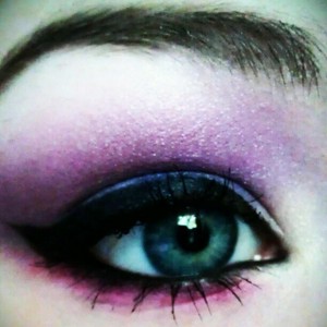 A lavender/light purple lid with a pink hue, black winged eyeliner with a smokey bottom lashline and my classic full brow. 