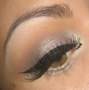 Tutorial for this look here : 
http://www.youtube.com/watch?v=IxyqsCnAqEo