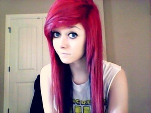 Should I get scene hair?? HELP I REALLY WANT TO BUT IM SCARED THAT IT ...