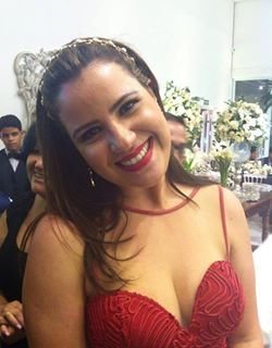 Thais R.