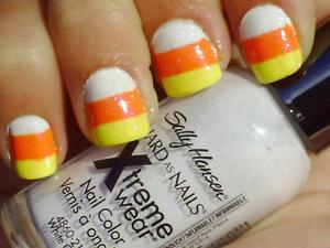For this design I used Sally Hansen Hard As Nails Xtreme Wear in the colours White On, Sunkissed and Mellow Yellow. I also used Sally Hansen Hard As Nails in the colour Dazzle Frost as a glitter top coat. It isn't really visible in the pictures but it's t